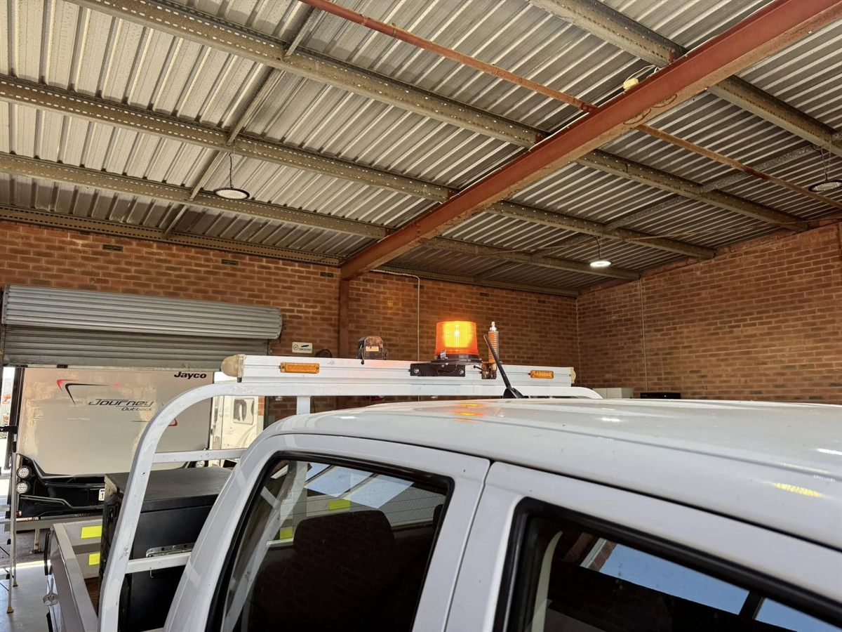 Amber beacon and light bar on a ute headboard
