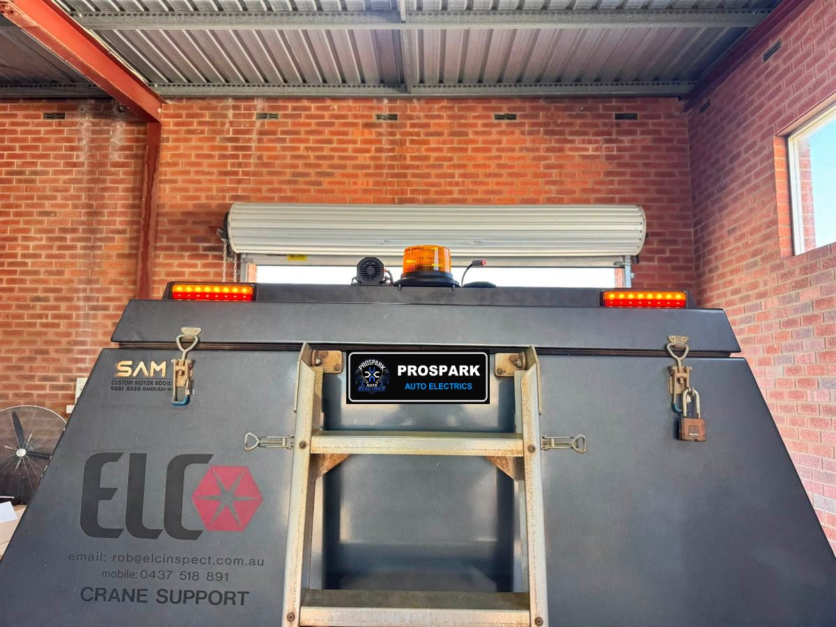 Canopy rear with amber beacon, LED tail lights and reversing alarm